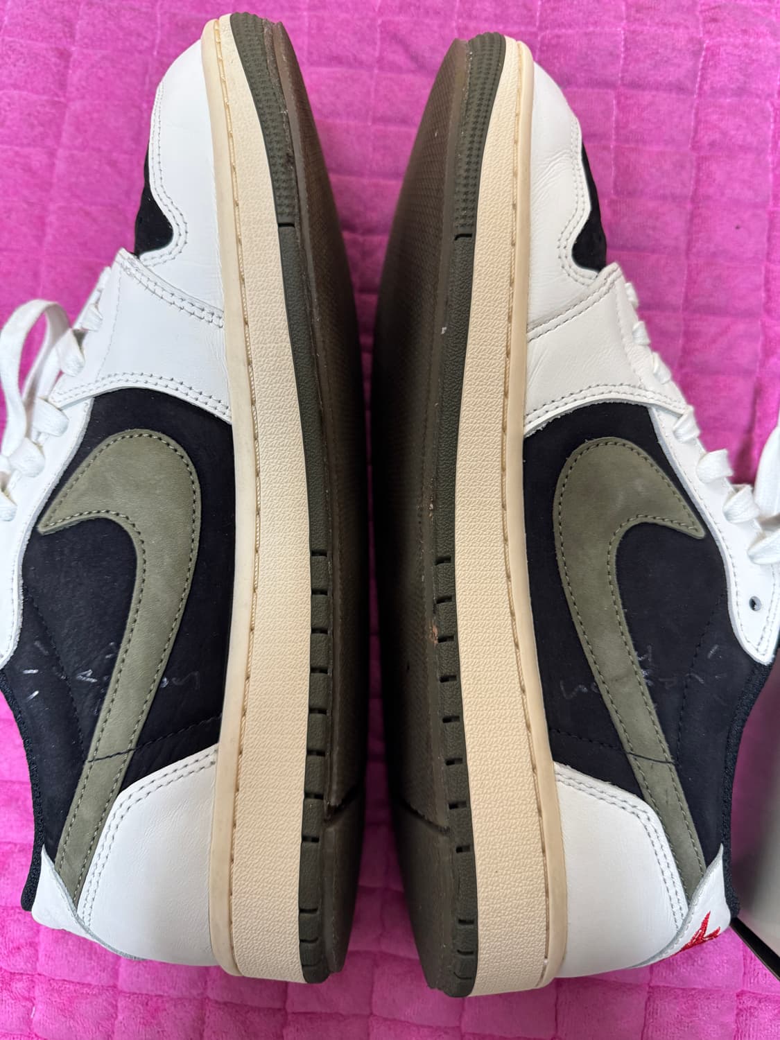 W275 조던1 로우 트레비스캇 미디움 올리브 상품이미지6