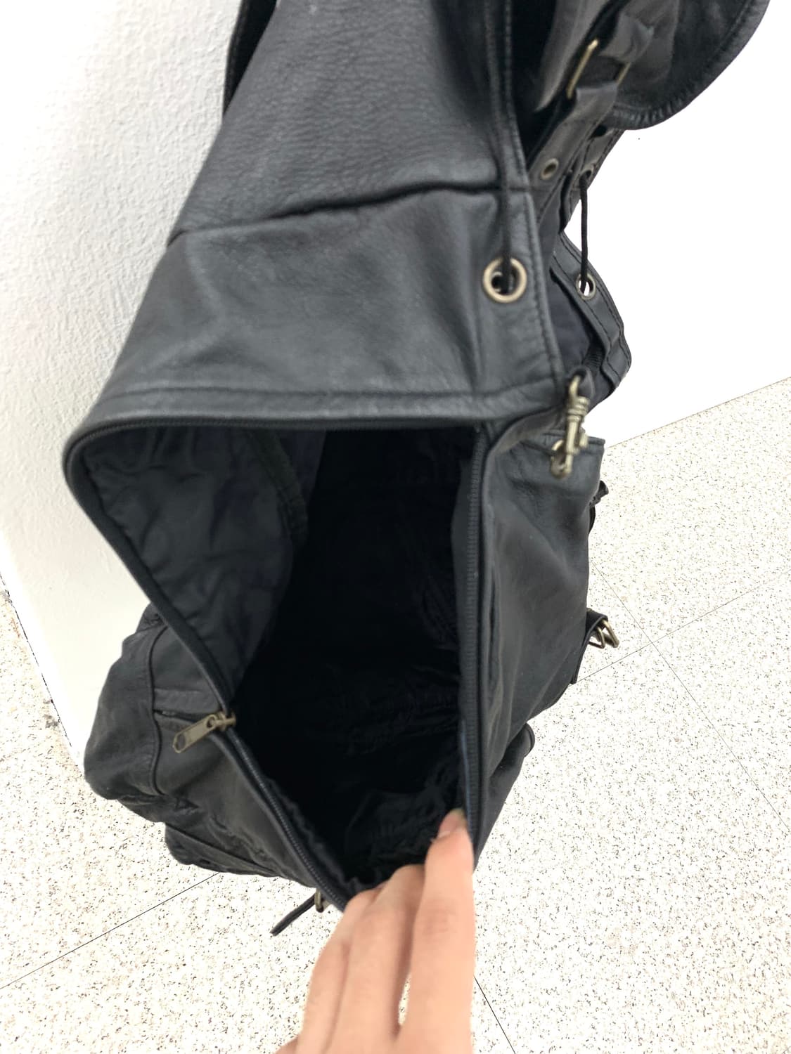 Black leather cargo pocket back pack   상품이미지7