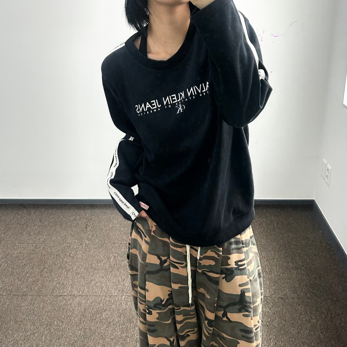 Calvin klein jeans 트랙 맨투맨 상품이미지2