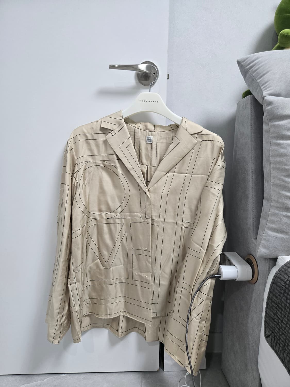 토템 모노그램 실크 트윌 파자마 셔츠 38 상품이미지1