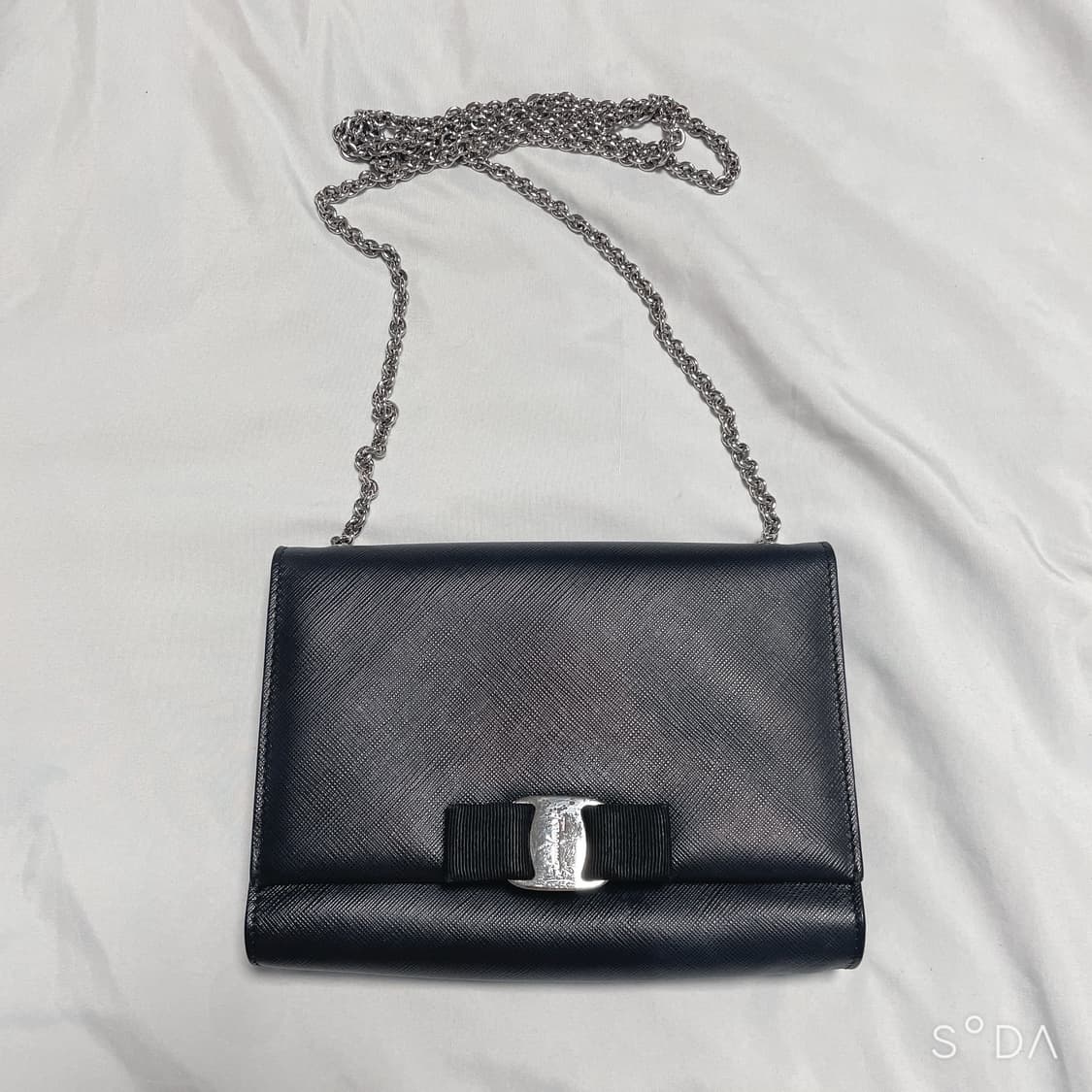 페라가모 체인 미니 크로스백 블랙 상품이미지1