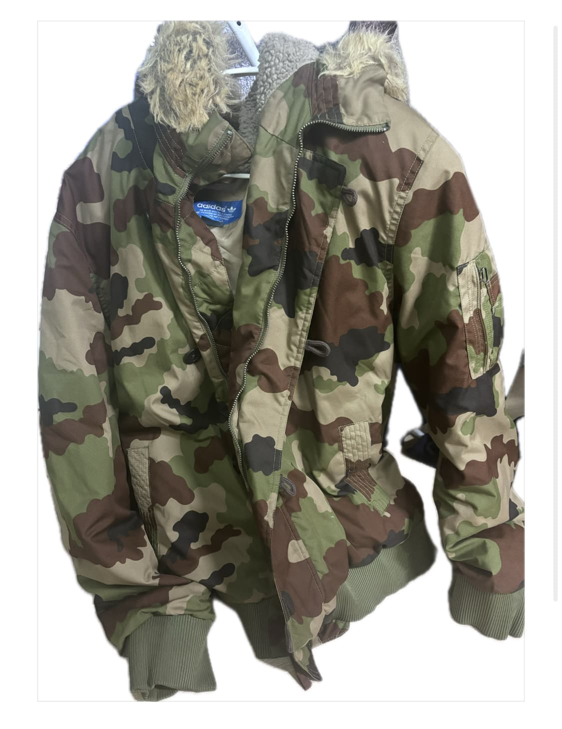 아디다스 카모 퍼 후드 봄버 자켓 상품이미지1