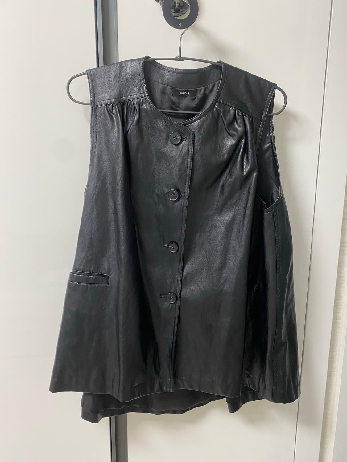 eunoia leather shirring vest 상품이미지3