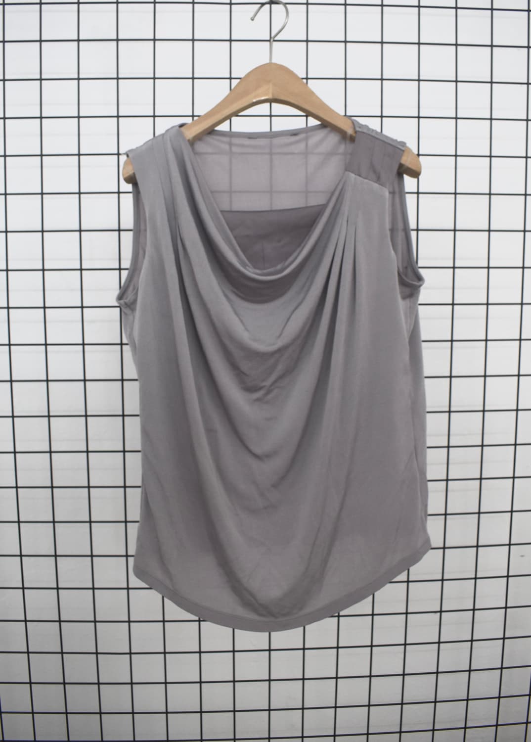 Gray Draped Sleeveless Top 상품이미지1