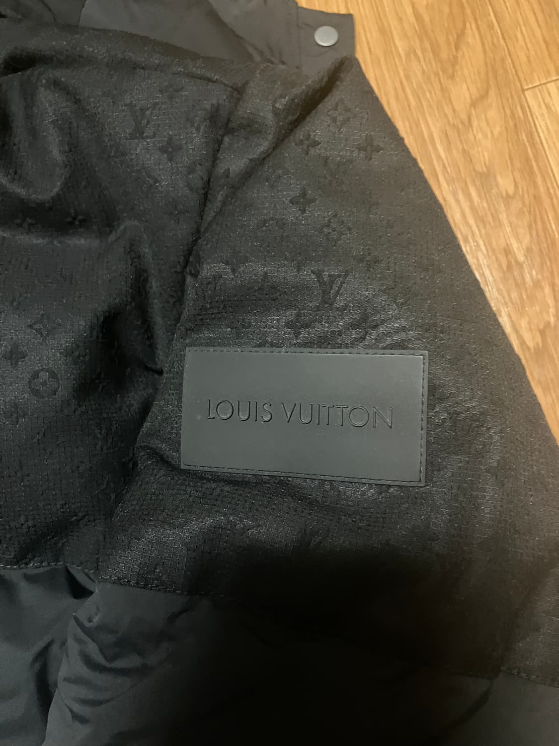 루이비통 25FW 다운 패딩 블랙 52 상품이미지3