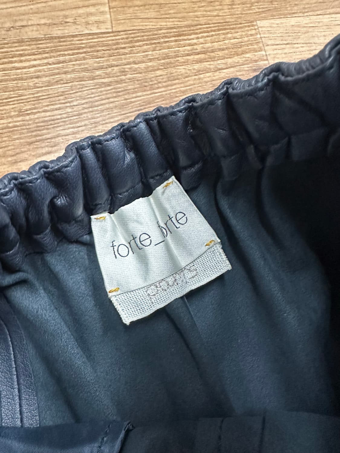 (OS)포르테포르테 23FW 리얼레더 부츠컷 디테일 팬츠 상품이미지4