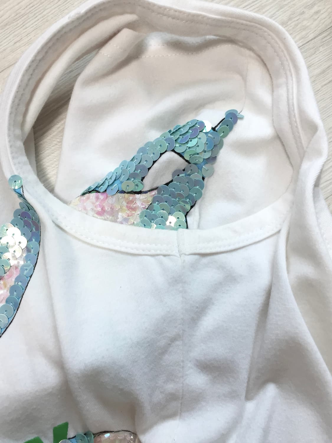 Unbalanced Neck Bunny Spangle Top 상품이미지6