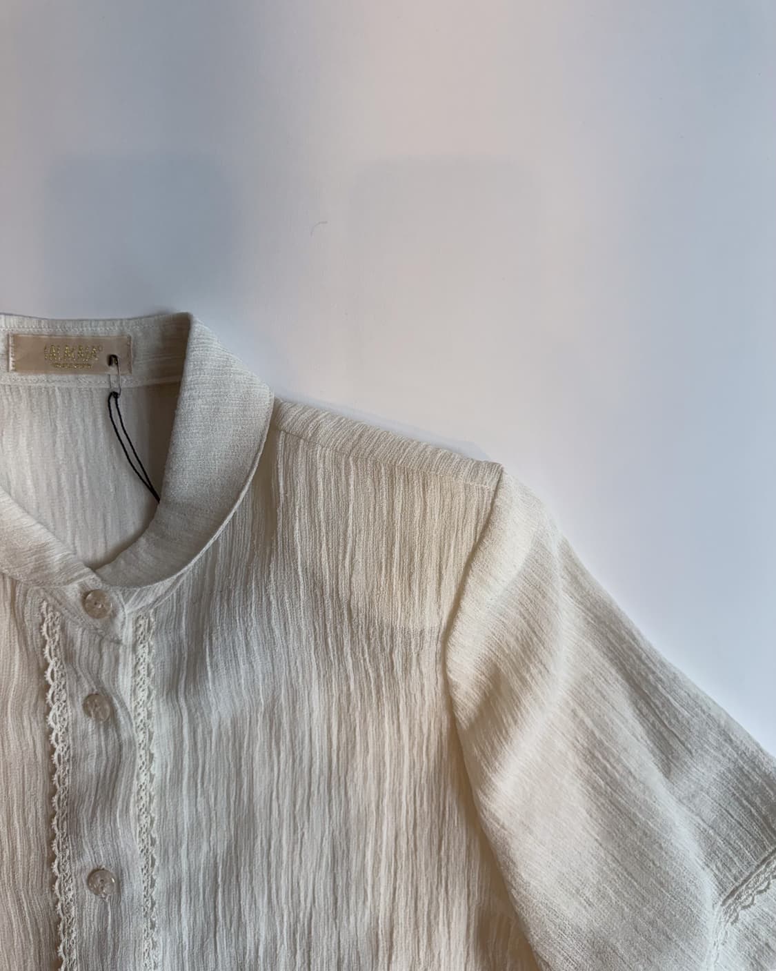 Pintuck Lace Blouse 상품이미지3