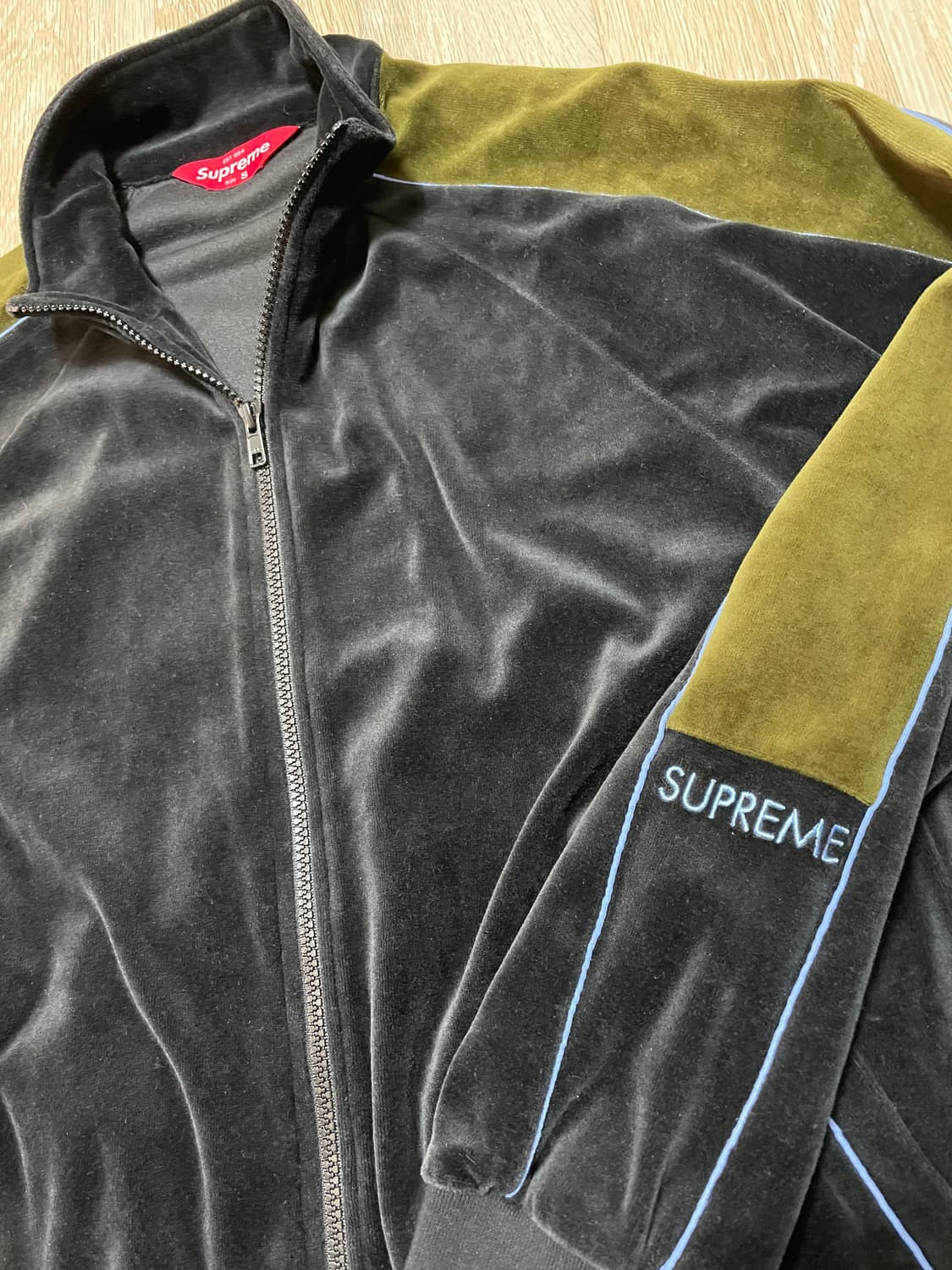 슈프림 벨루어 트랙자켓 상품이미지3