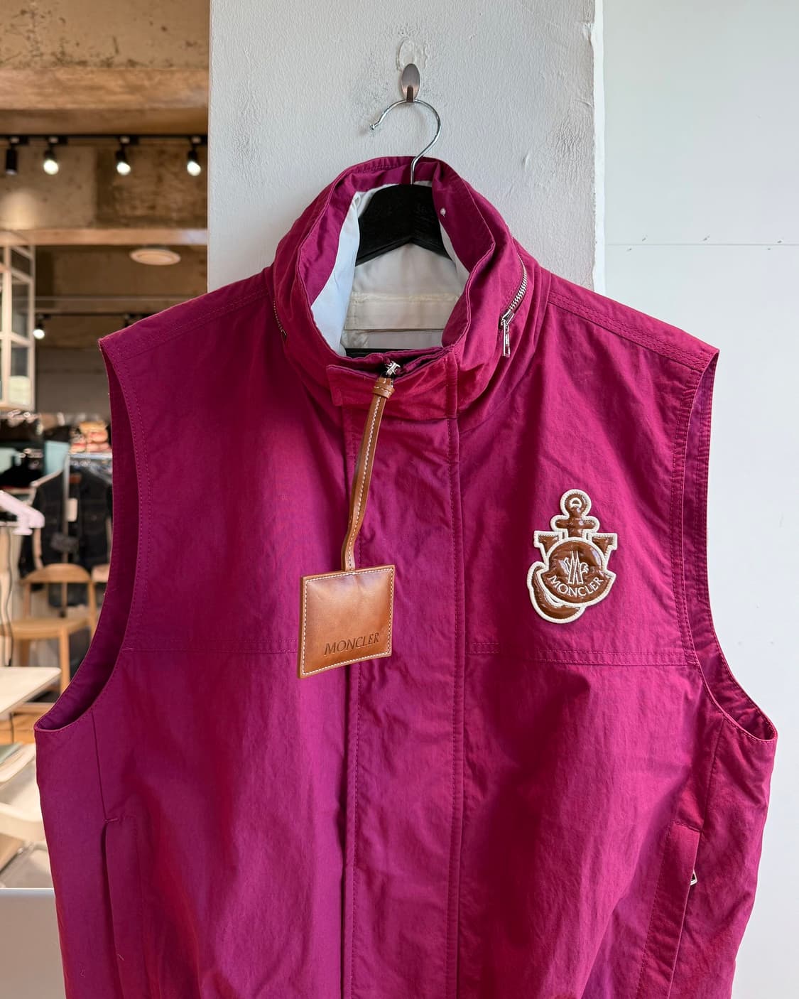 몽클레르 x jw앤더슨 핑크 트라이판 베스트 점퍼  상품이미지3