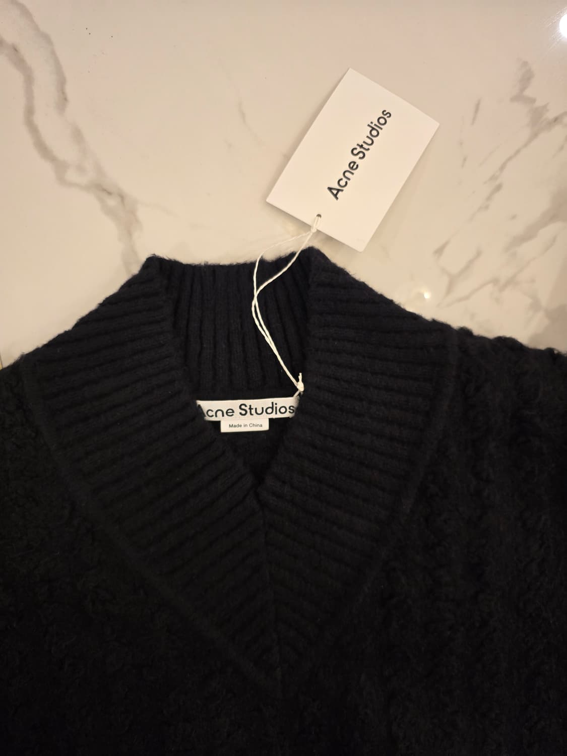 아크네 스튜디오 텍스처드 v넥 스웨터 상품이미지2