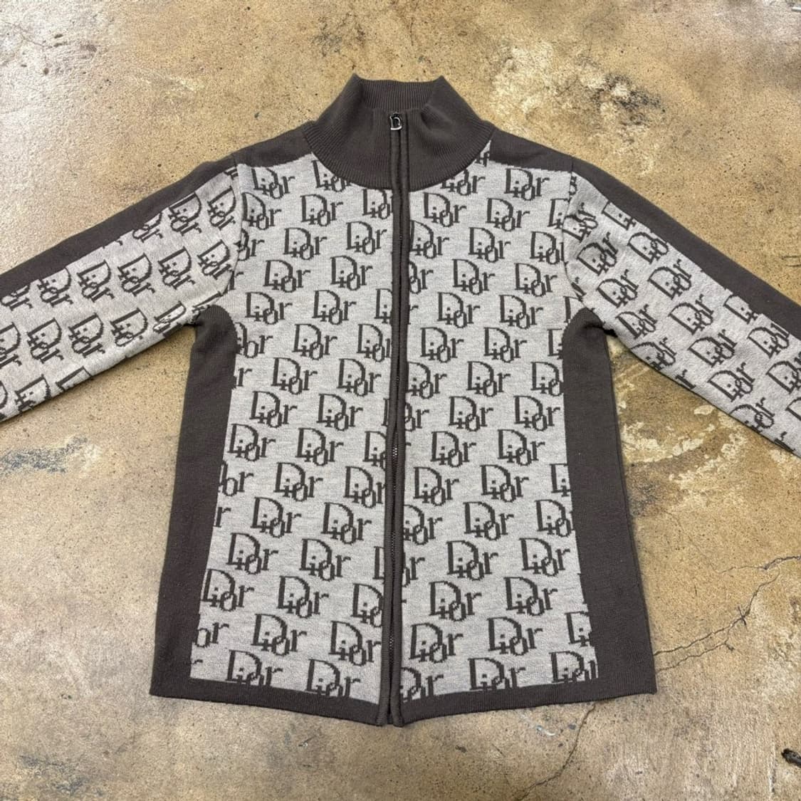 디올 브라운 초코 로고 패턴 니트 집업  상품이미지3