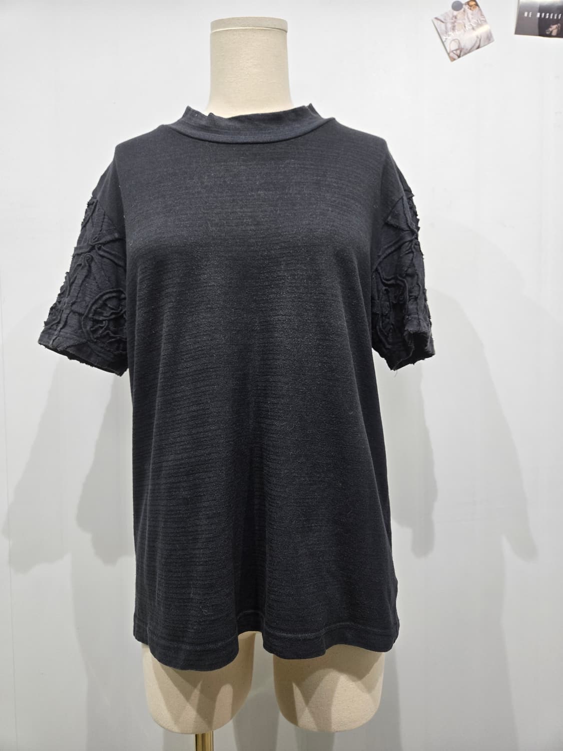 하이 스포팅기어 블랙 반팔 티셔츠 소매 포인트 이세이미야케 상품이미지1