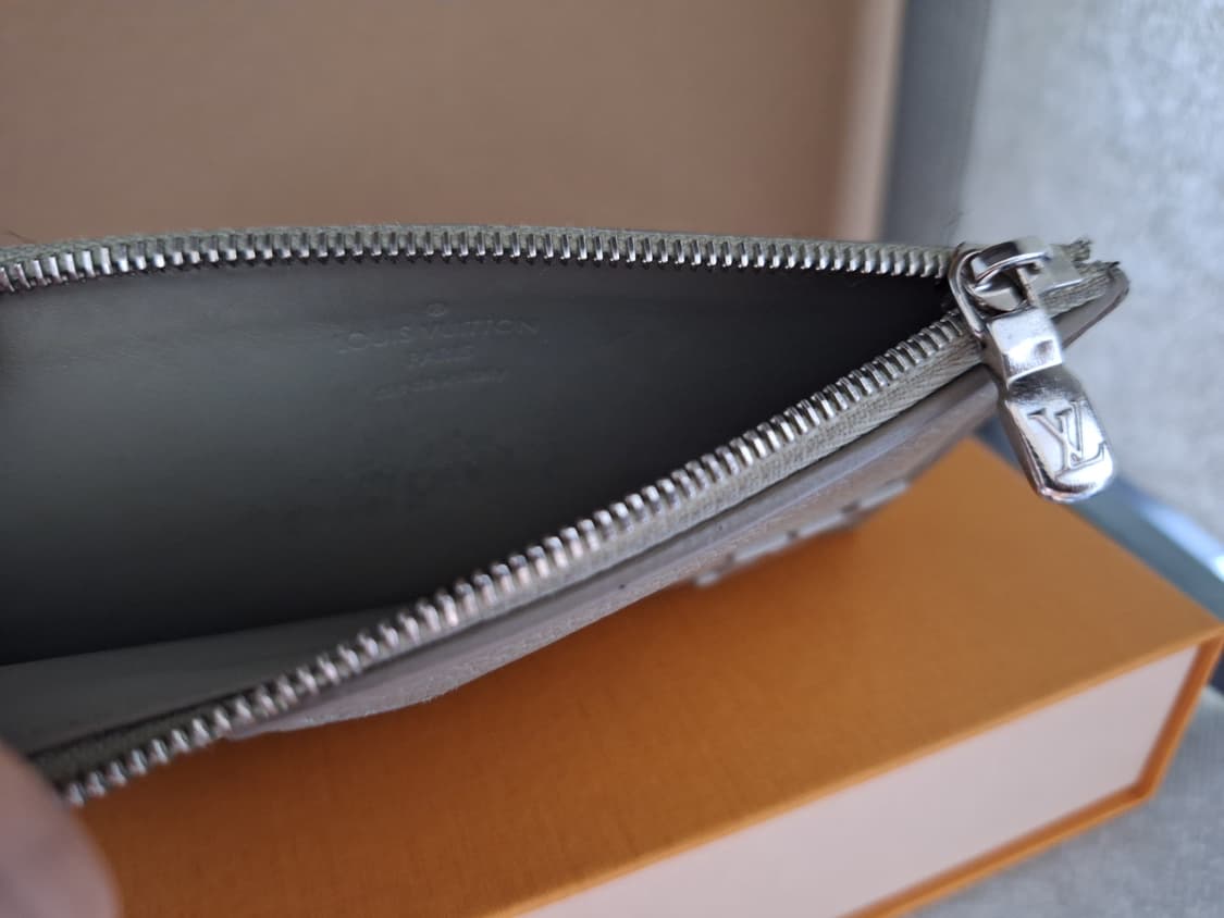 루이비통 2025ss 카우하이드 레더 지갑 판매합니다 상품이미지3