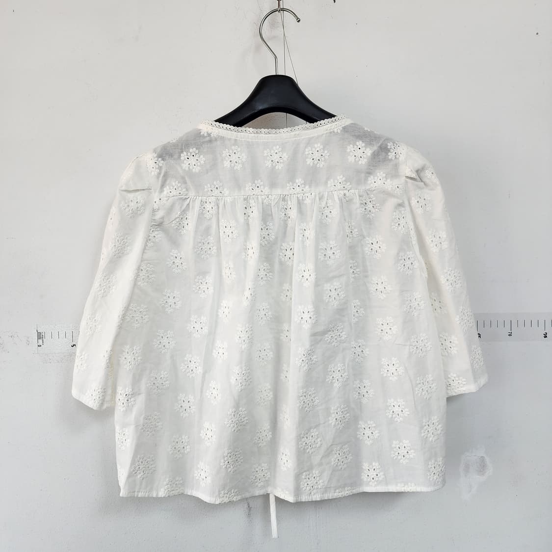 아일렛 리본 자수 블라우스 화이트 상품이미지3
