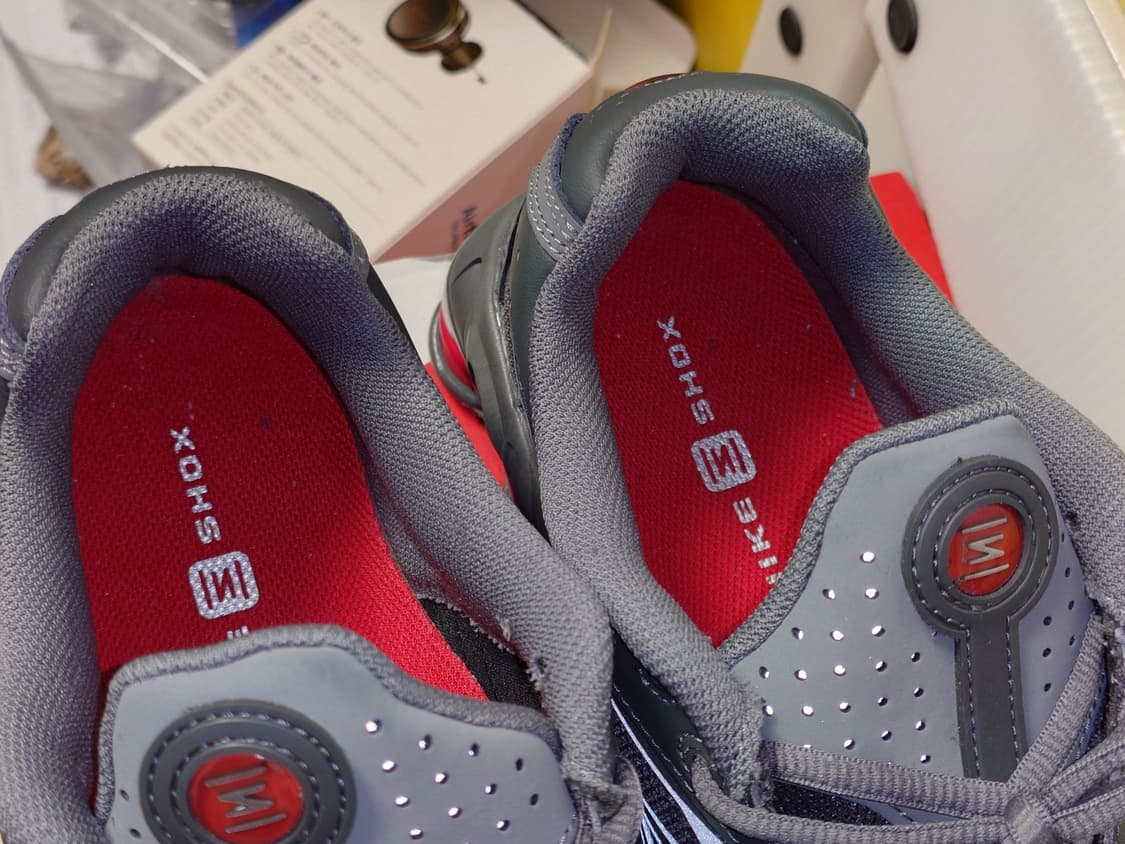 [270] 나이키 샥스 라이드2 스모크 그레이 유니버시티 레드 상품이미지4