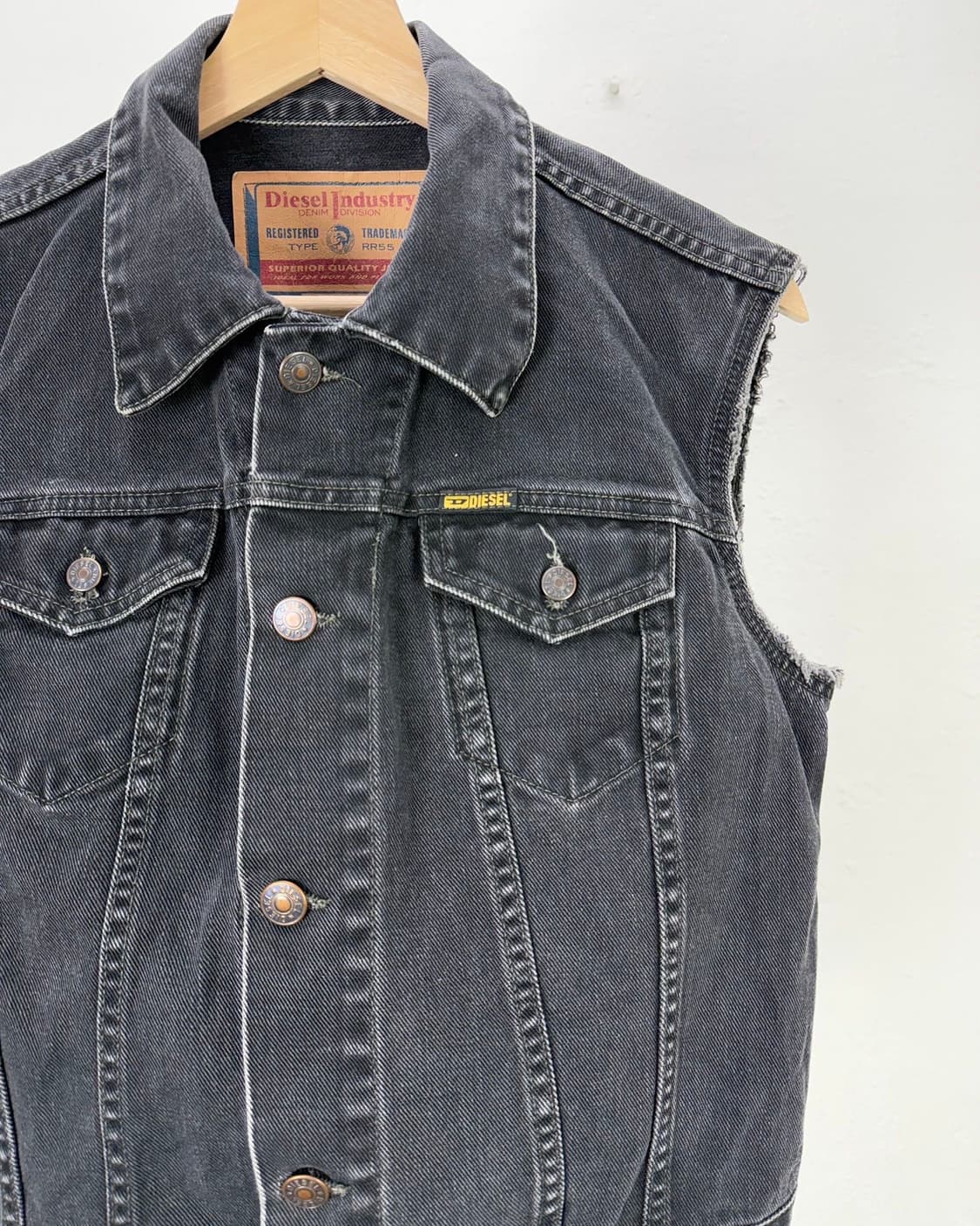 디젤 인더스트리 에지 워시드 데님 베스트 상품이미지3