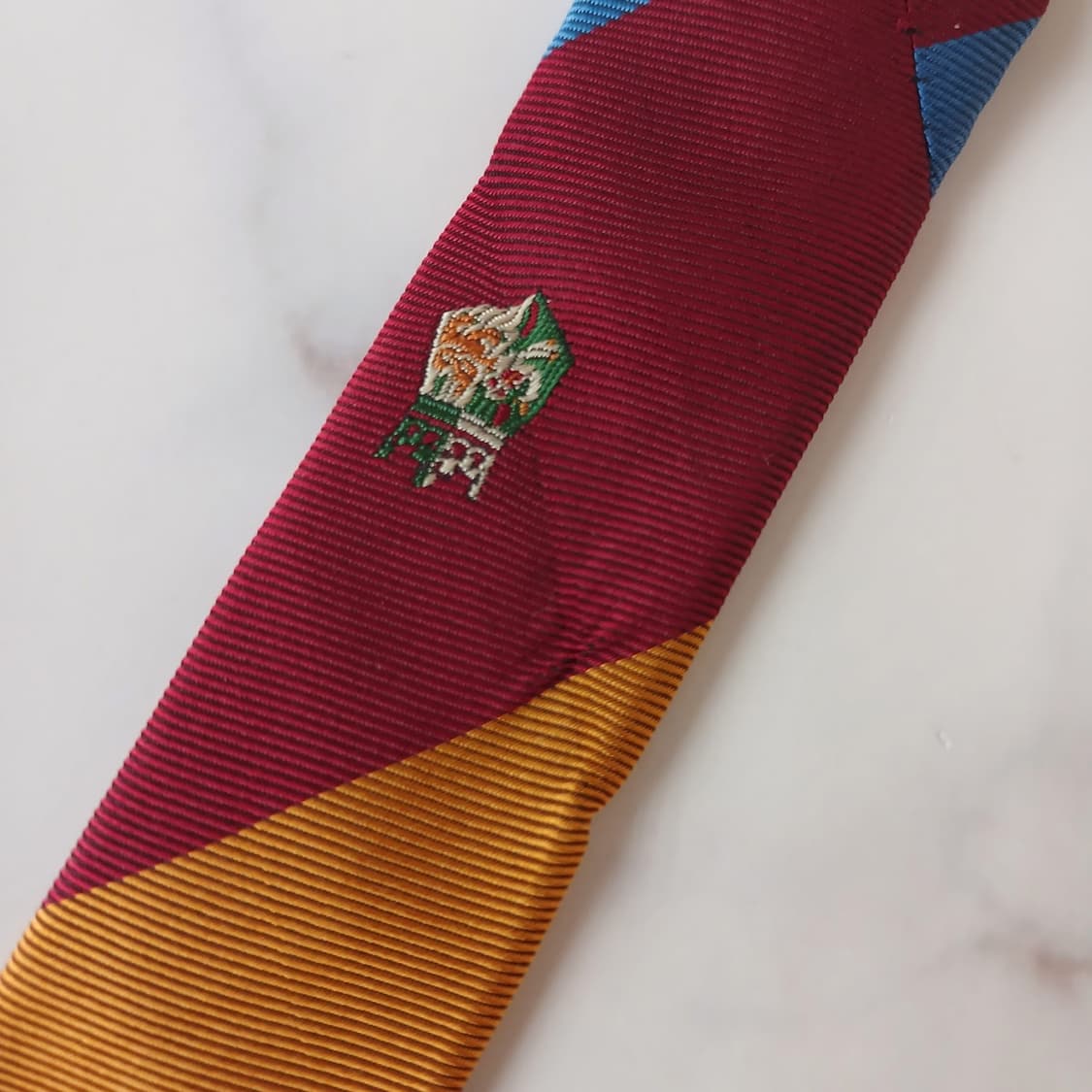 아쿠아스큐텀 와인 스트라이프 엠블럼 넥타이 9.5cm A등급 A19113 상품이미지8