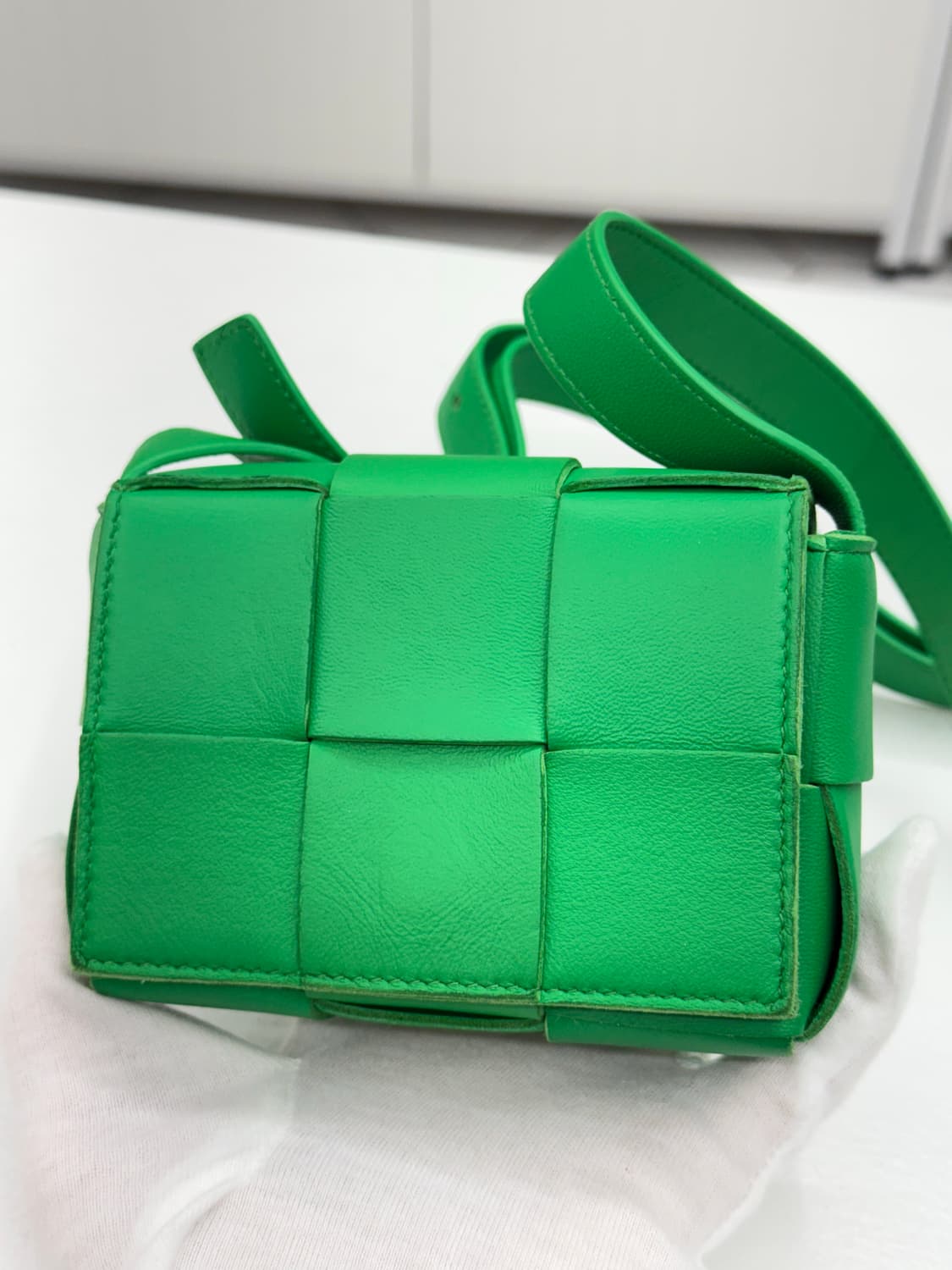 [미니] 보테가베네타 레더 카세트백 상품이미지3