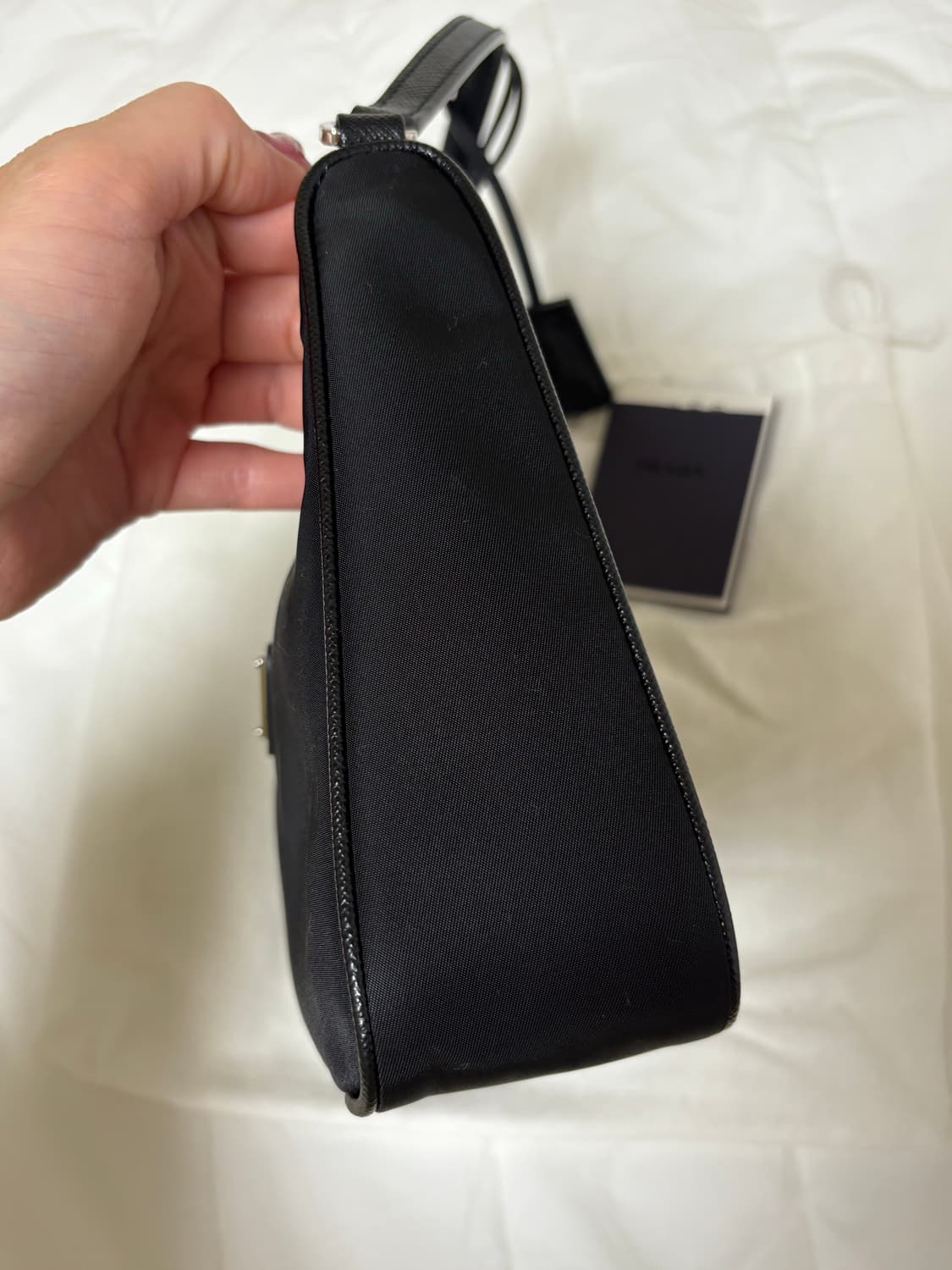 프라다 리에디션 2005 리나일론 호보백 사피아노 블랙 상품이미지6