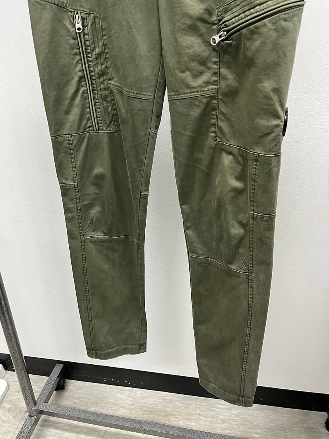 31-32) CP컴퍼니 렌즈 카키팬츠  상품이미지3