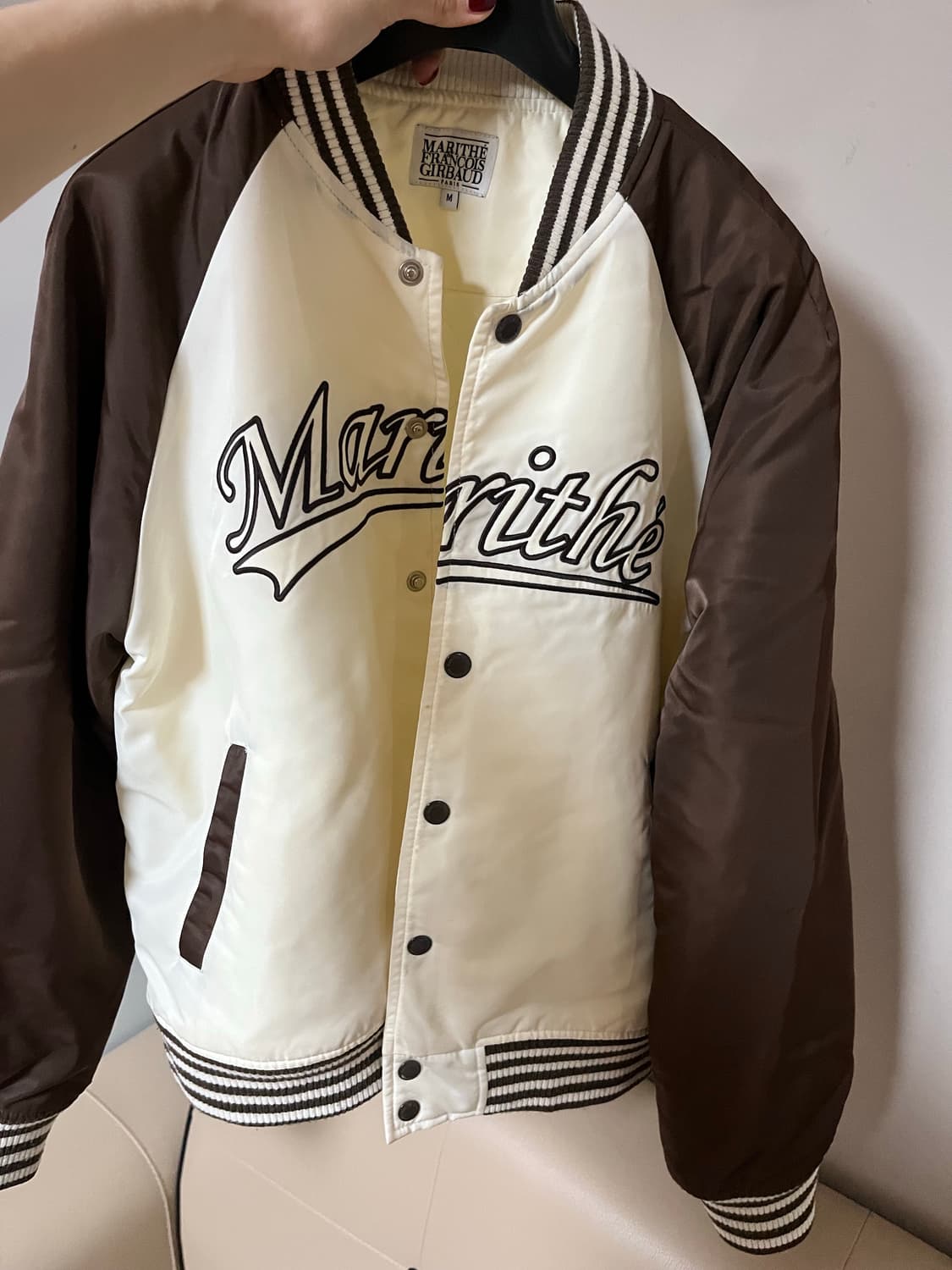 마리떼 GLOSSY BASEBALL JACKET ivory (Msize) 상품이미지3
