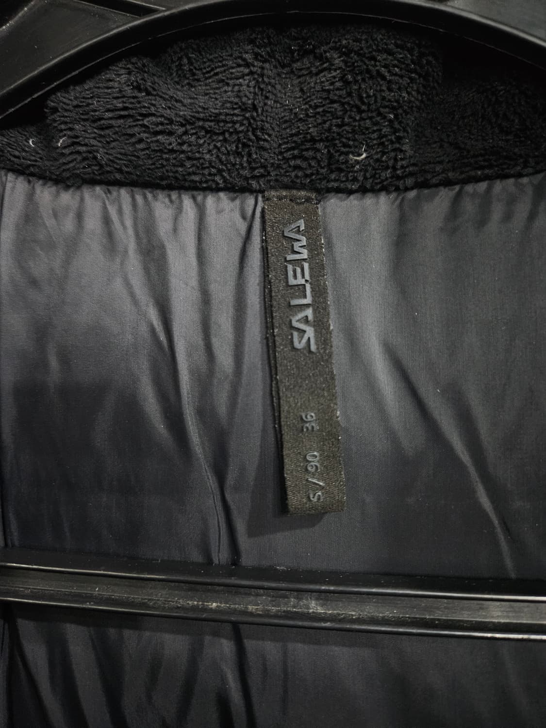 살레와 블랙컬러 남성 90 구스다운 롱패딩  상품이미지3