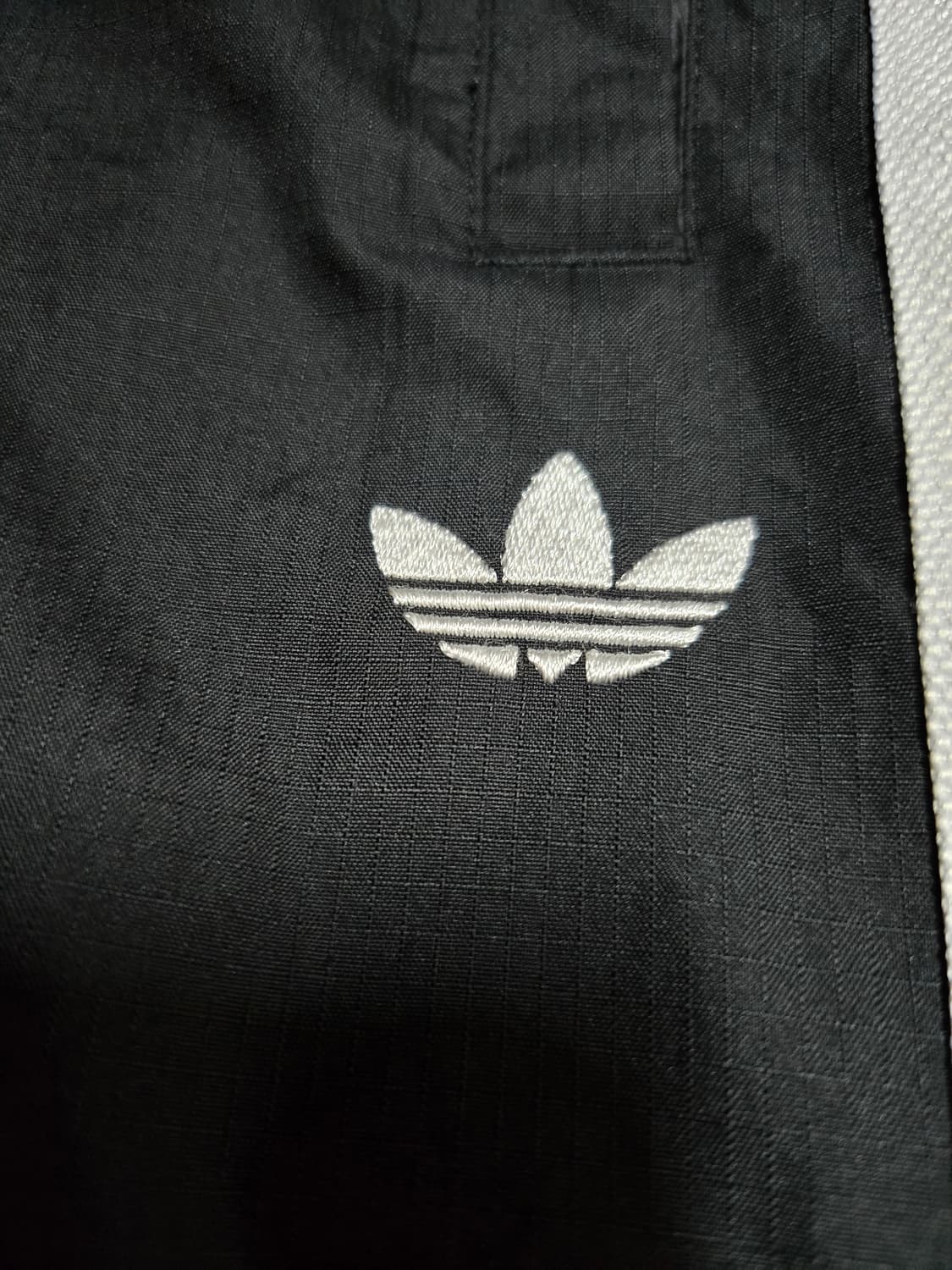 아디다스 남성 우븐 조거팬츠 상품이미지4