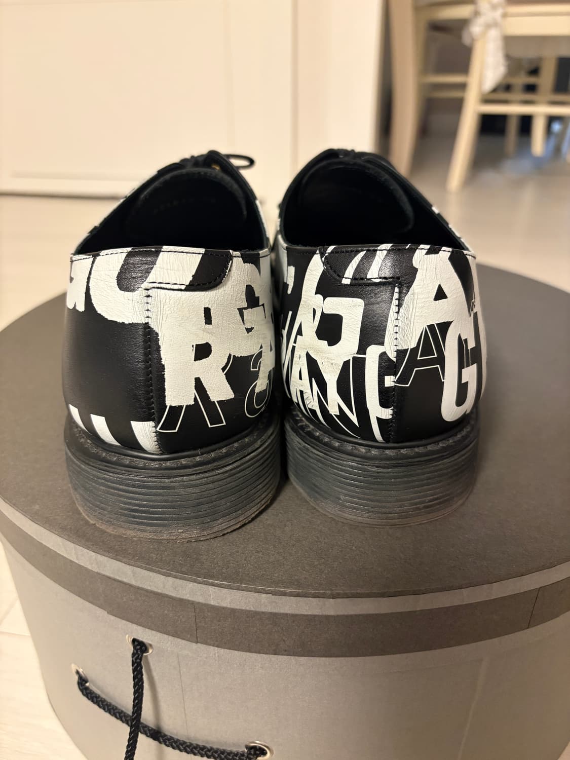 10)솔로이스트 23aw 레터링 더비 상품이미지4