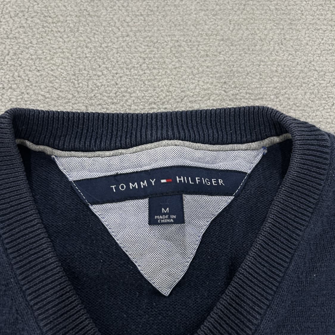 타미힐피거 네이비 V넥 니트 m 상품이미지2