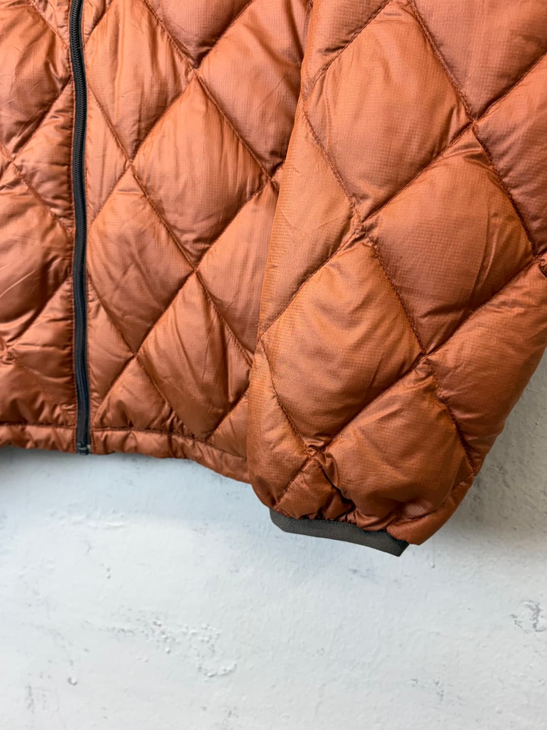 미즈노 자수 로고 다이아몬드 퀼팅 다운 경량패딩 상품이미지3