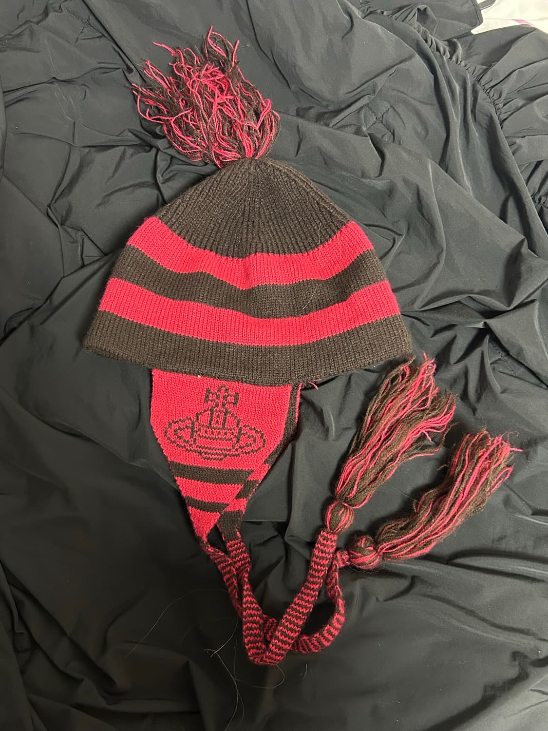 비비안 웨스트우드 이어플랩 비니  상품이미지1