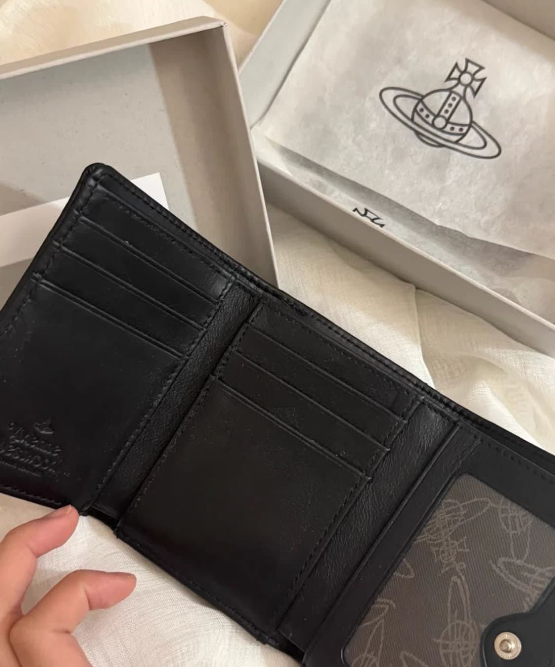 비비안웨스트우드 아카이브 펀칭 블랙 레더 은장 orb 하프월렛 반지갑 상품이미지3