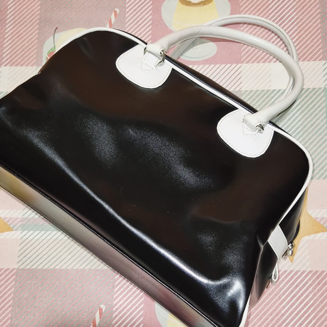 05s 고전 키티 레트로 에나멜 볼링백 상품이미지10