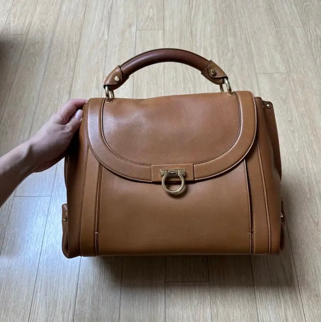 페라가모 토트백 상품이미지1