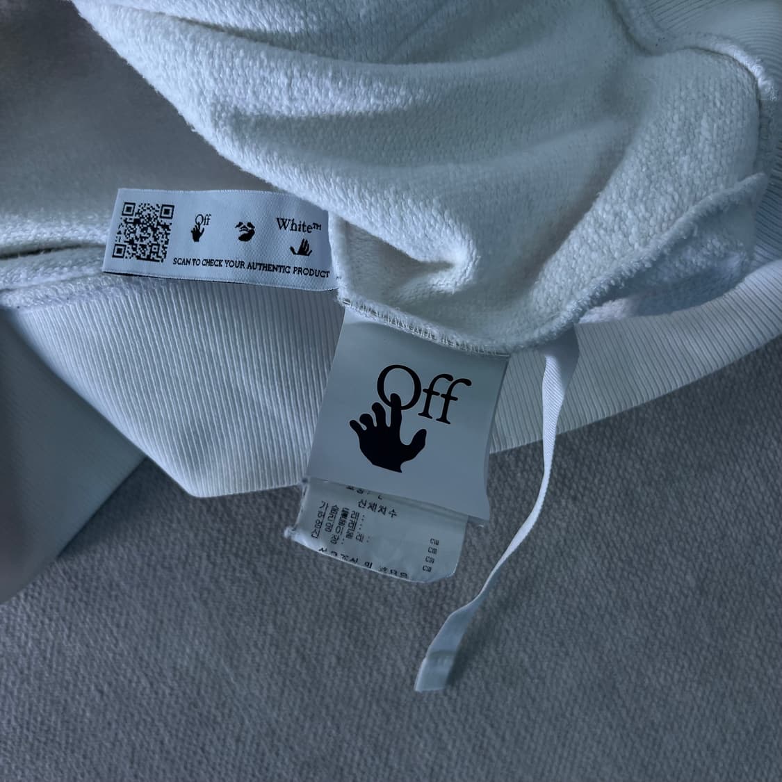 105 오프화이트 카라비지오 프린트 화이트 후드티 상품이미지8