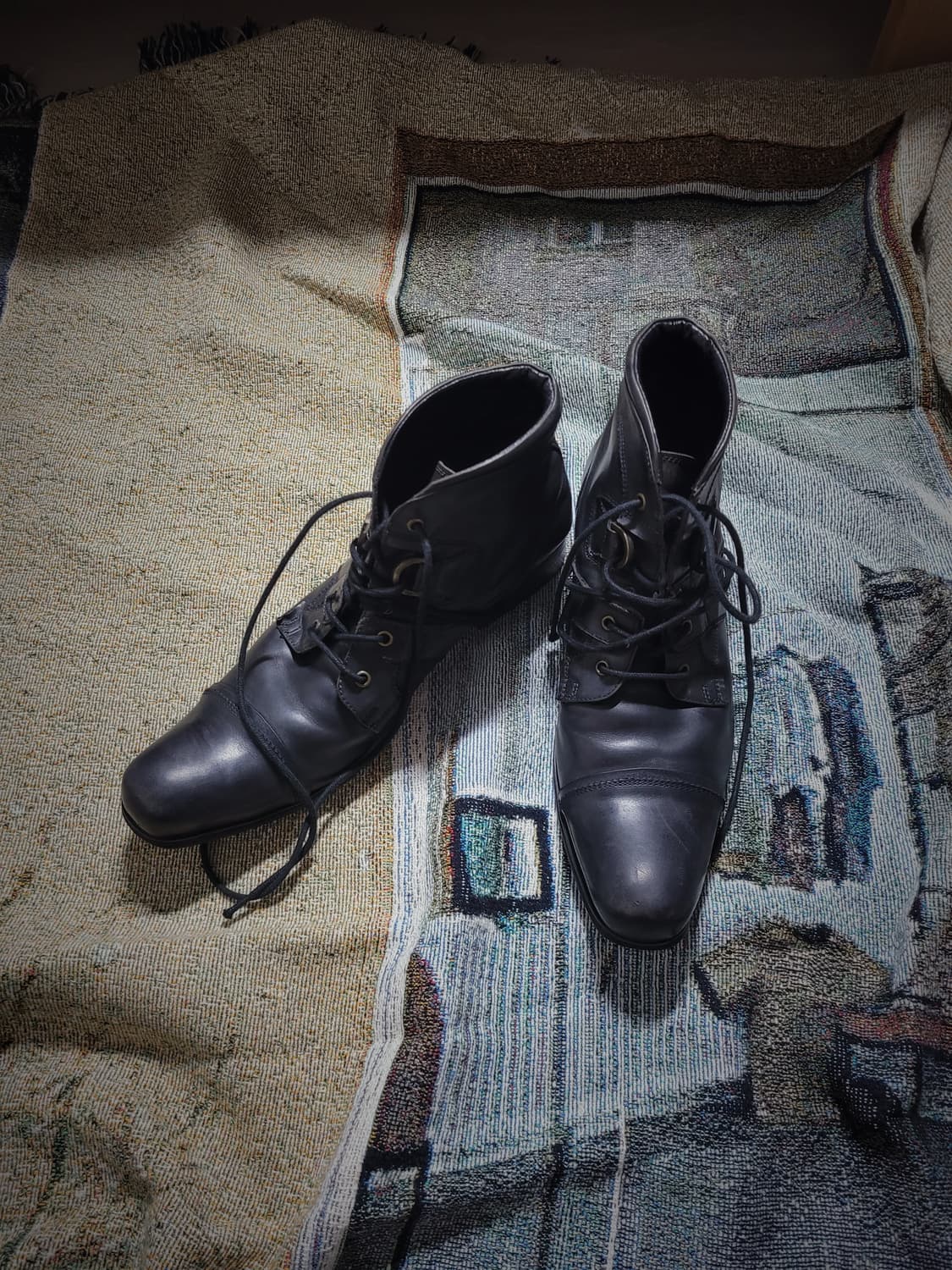 훕데두 레이스 스루 블랙 레더 부츠 상품이미지2