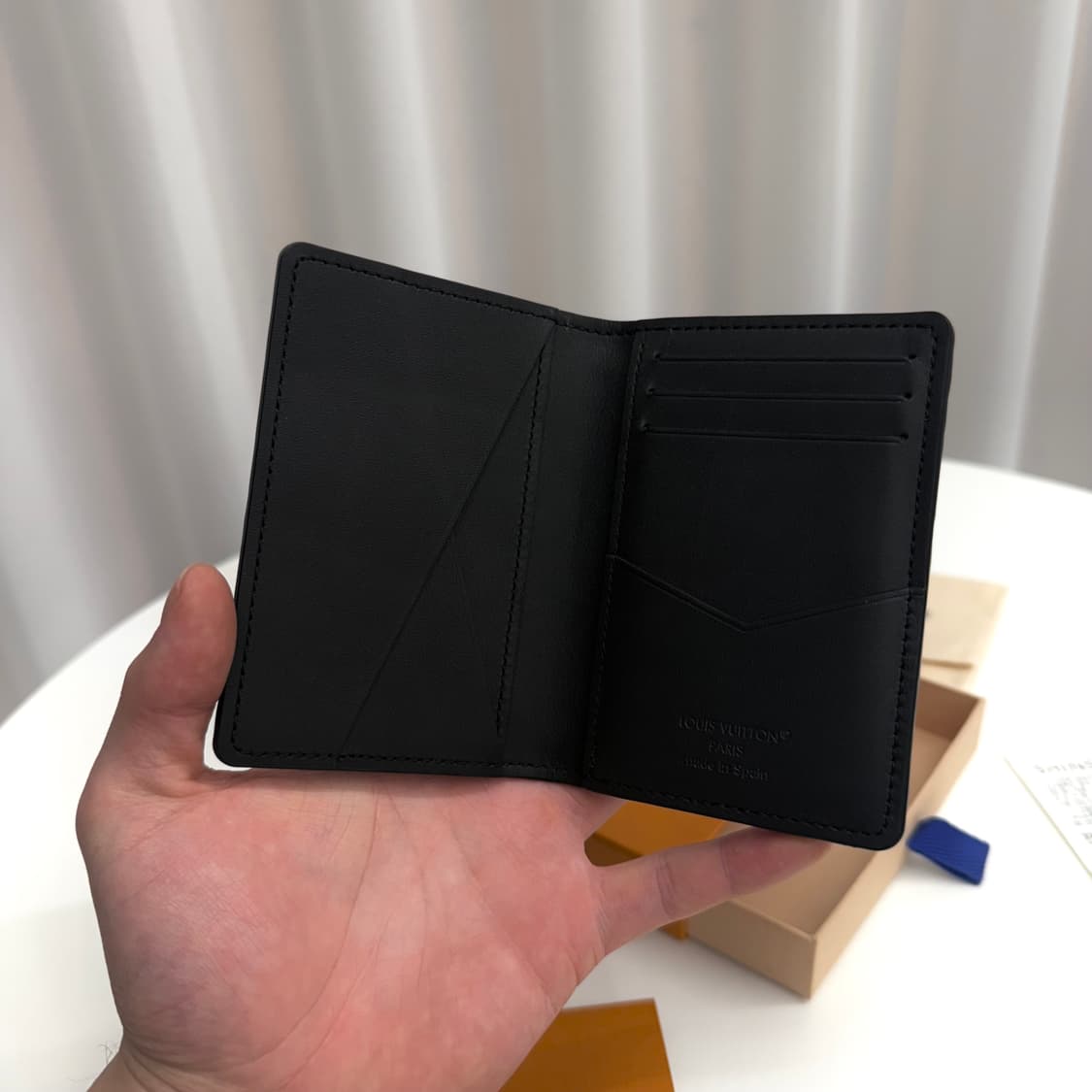 [26년/ 1회 사용] 루이비통 쉐도우 오거나이저 지갑 블랙 상품이미지3