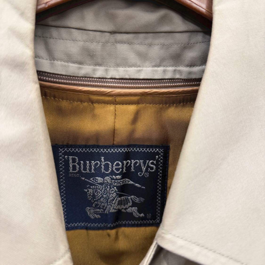 버버리 싱글 트렌치 코트 래글런 슬리브 디테일 카키 베이지 상품이미지7