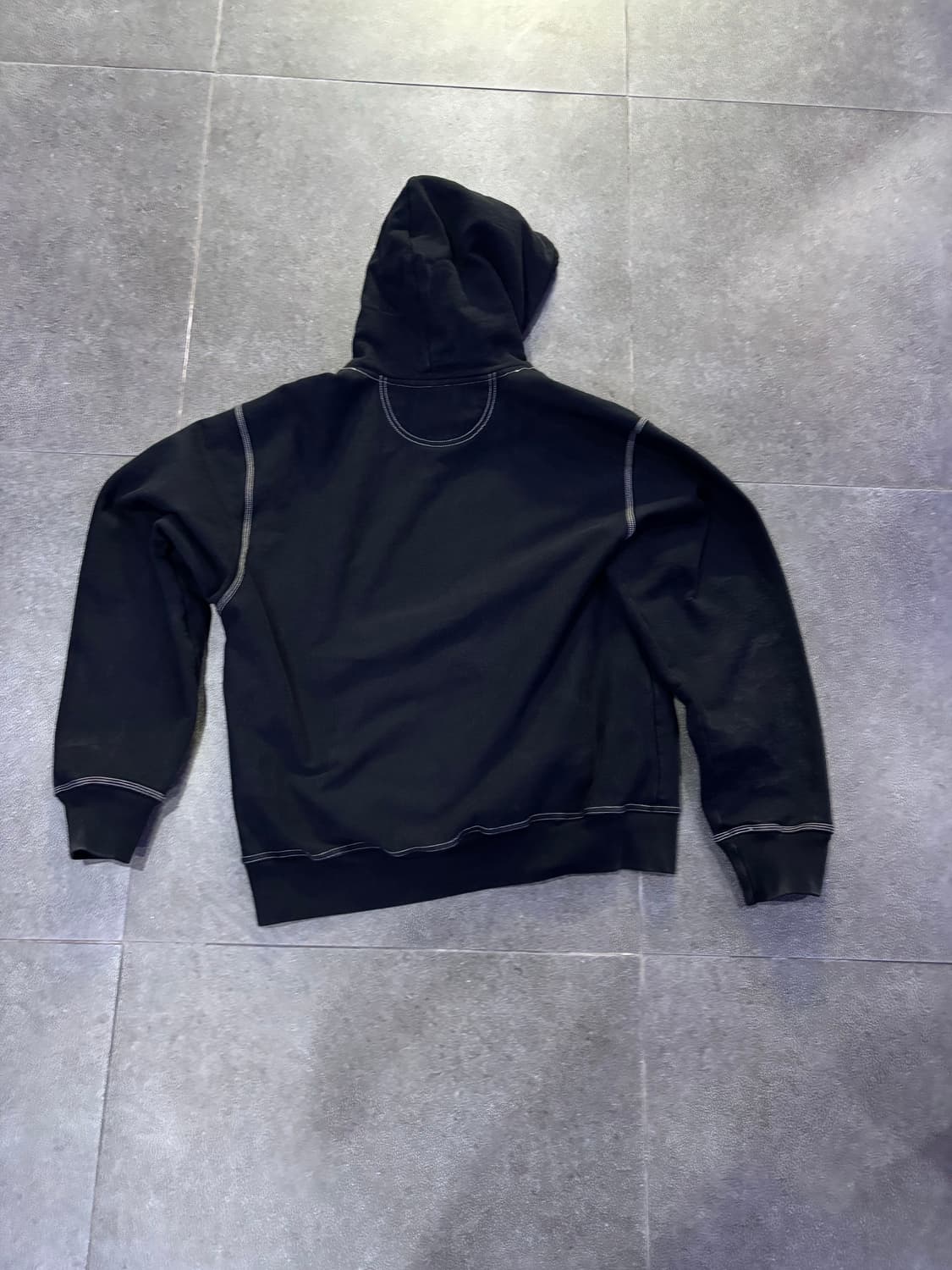 스투시 콘트라스트 스티치 라벨 후드 블랙 상품이미지1