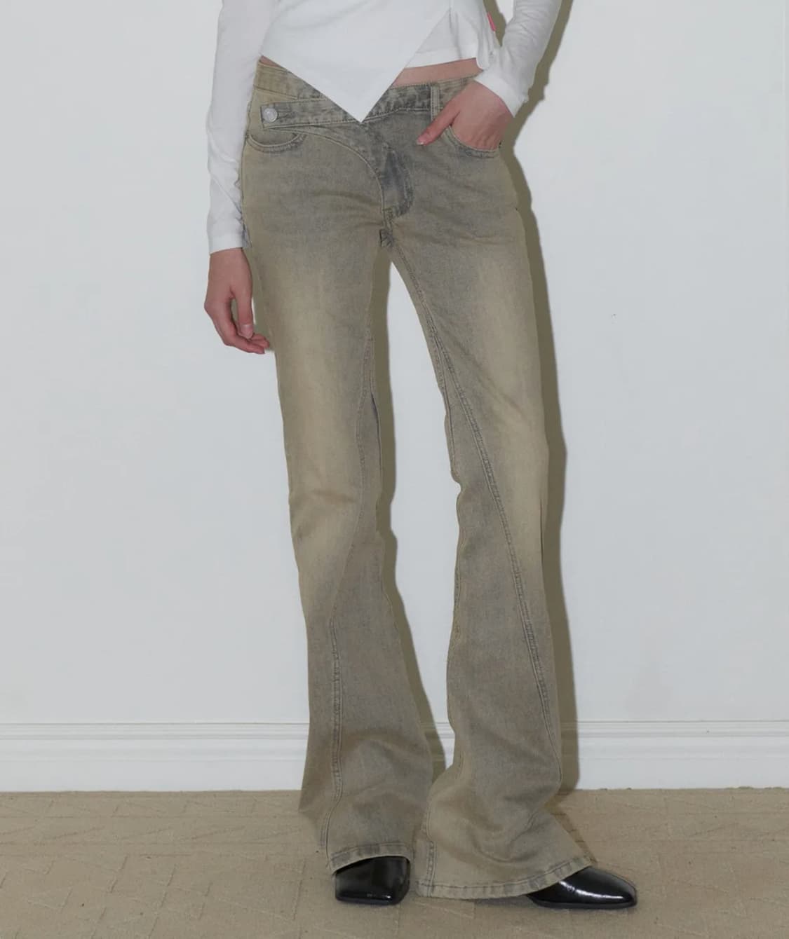 오디너리 홀리데이 로우라이즈 부츠컷 팬츠 상품이미지1