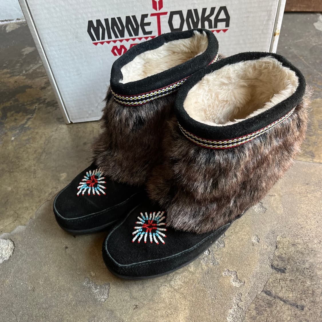 미네통카 퍼 비즈 미들 부츠 상품이미지2