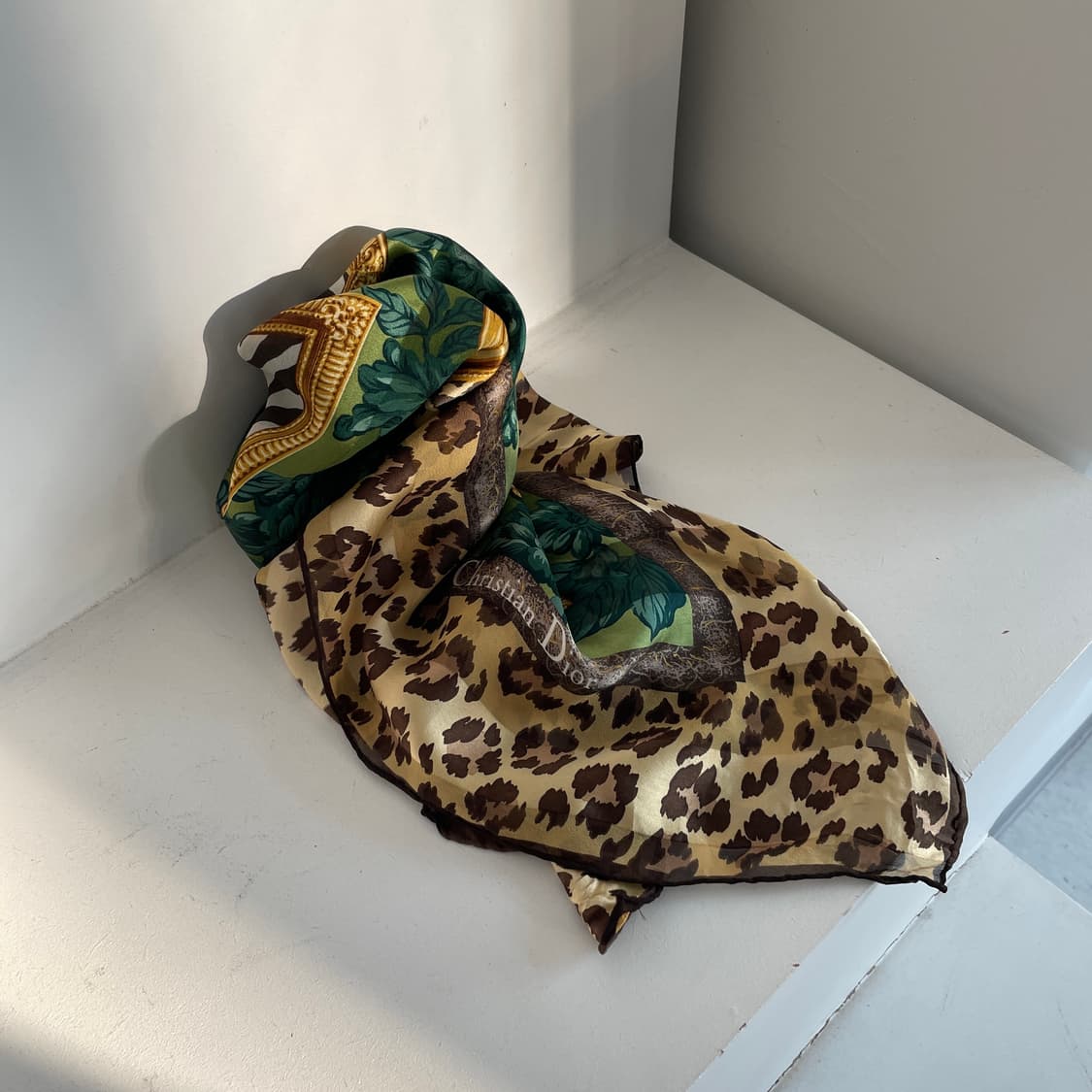 크리스챤 디올 스카프 85 까레 레오파드 패턴 상품이미지1