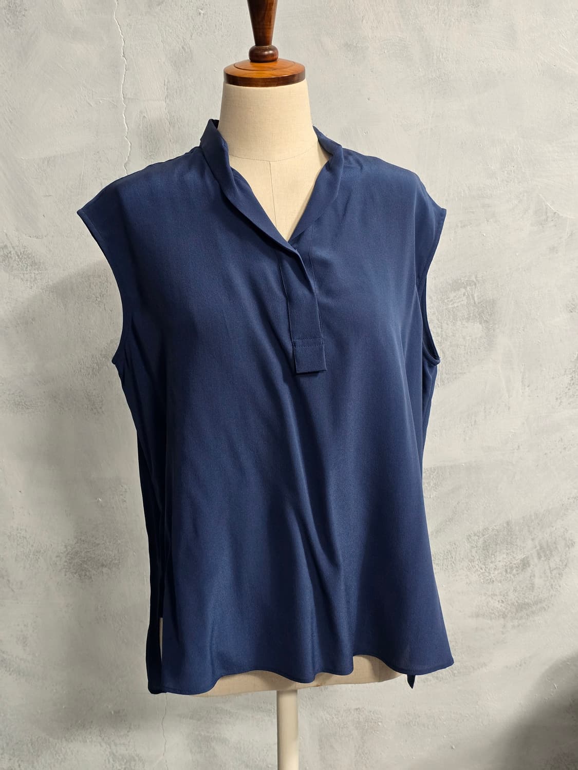 Hermes 에르메스 블루 실크 슬리브리스 블라우스 36 상품이미지1