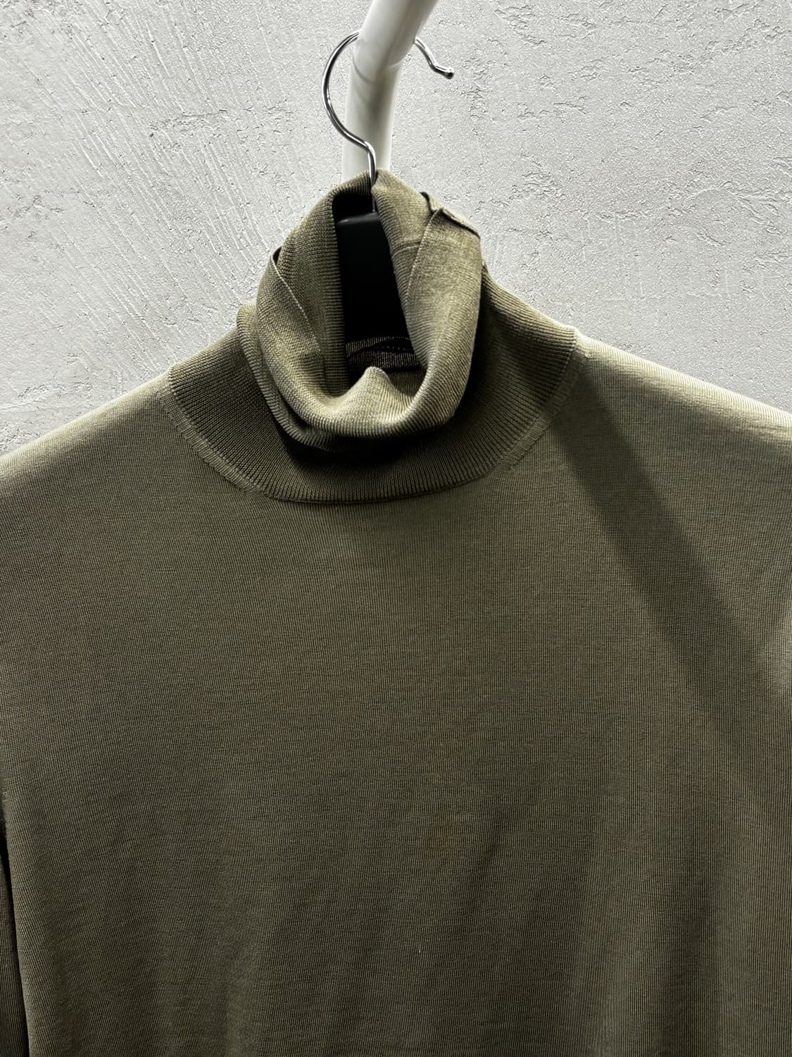 Lardini 라르디니 올리브색 터틀넥 니트 상품이미지3