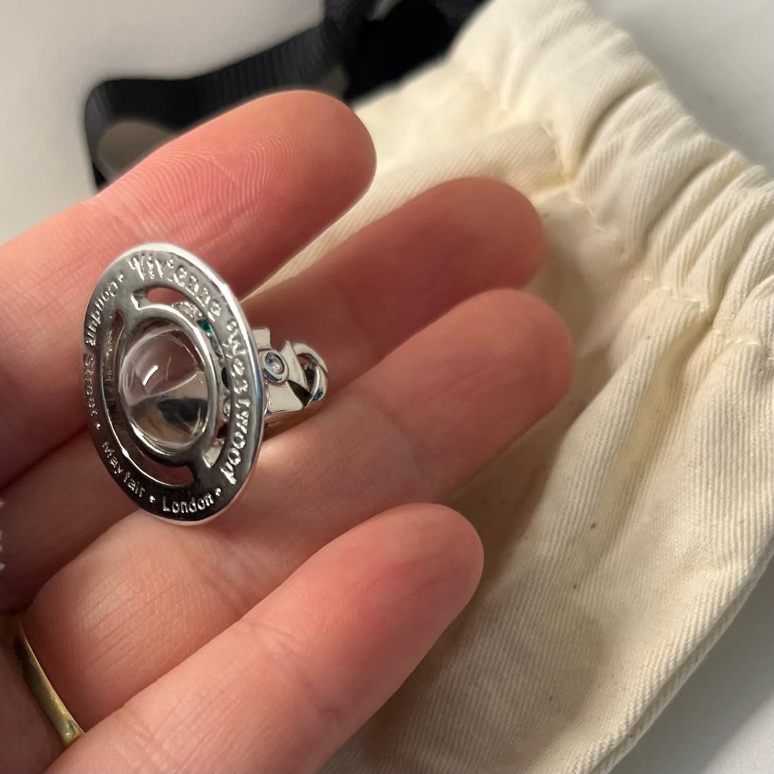 비비안웨스트우드 투명 orb 목걸이 상품이미지5