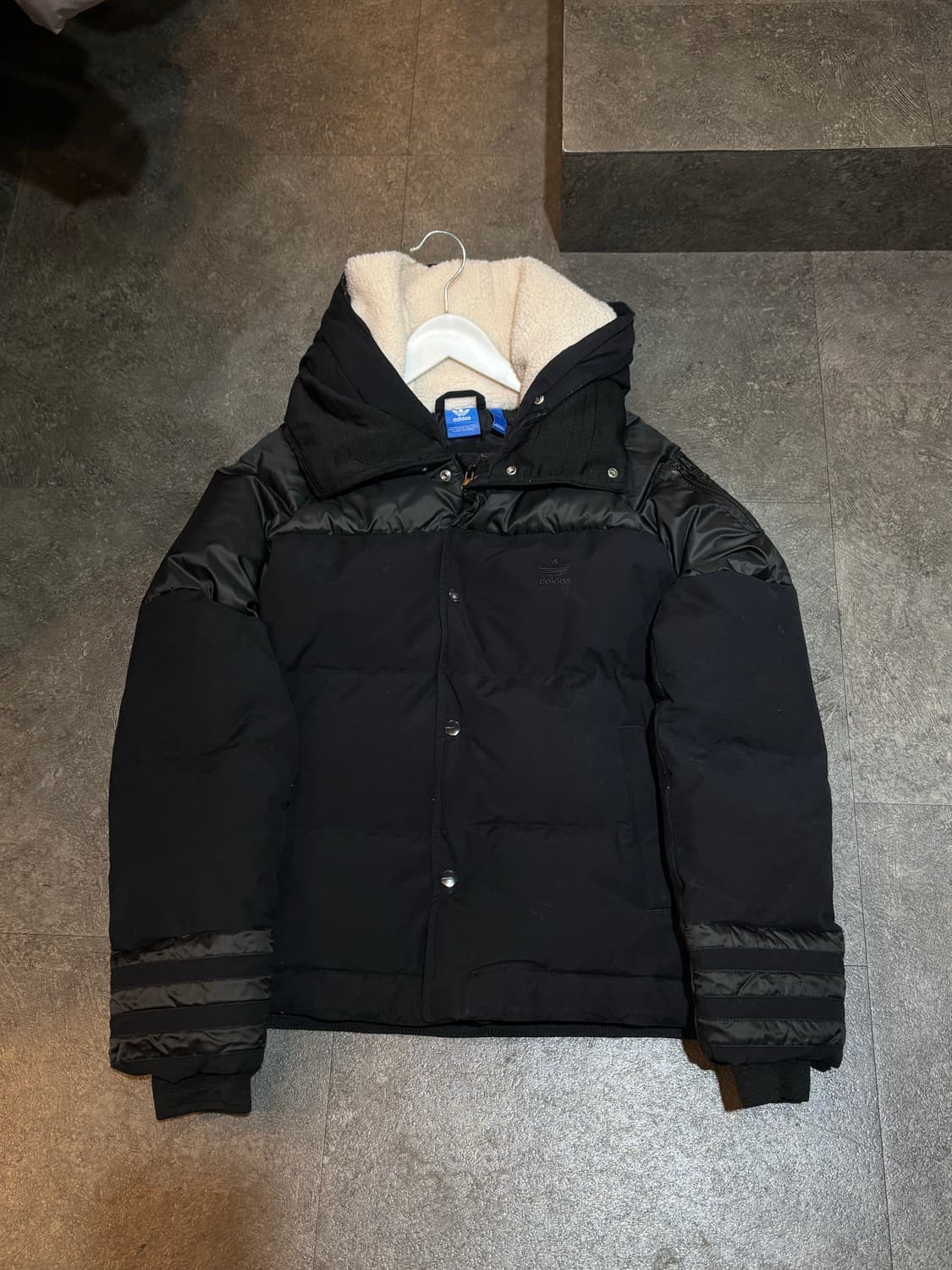 아디다스 여성 오리털 패딩 블랙 상품이미지2