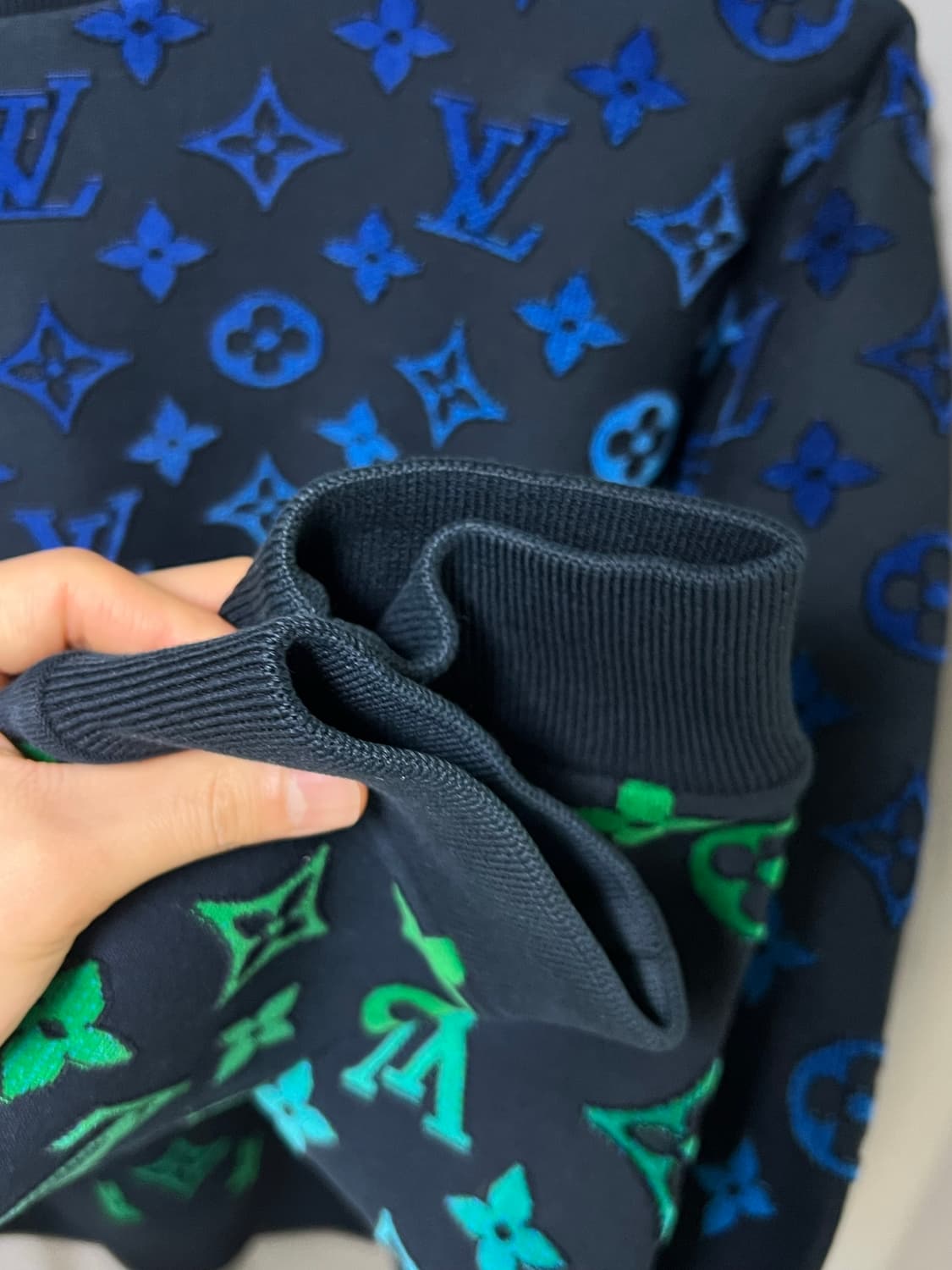 [정품] 새상품급 / L 루이비통 그라디언트 모노그램 필 쿠페 스웨트셔츠 상품이미지3