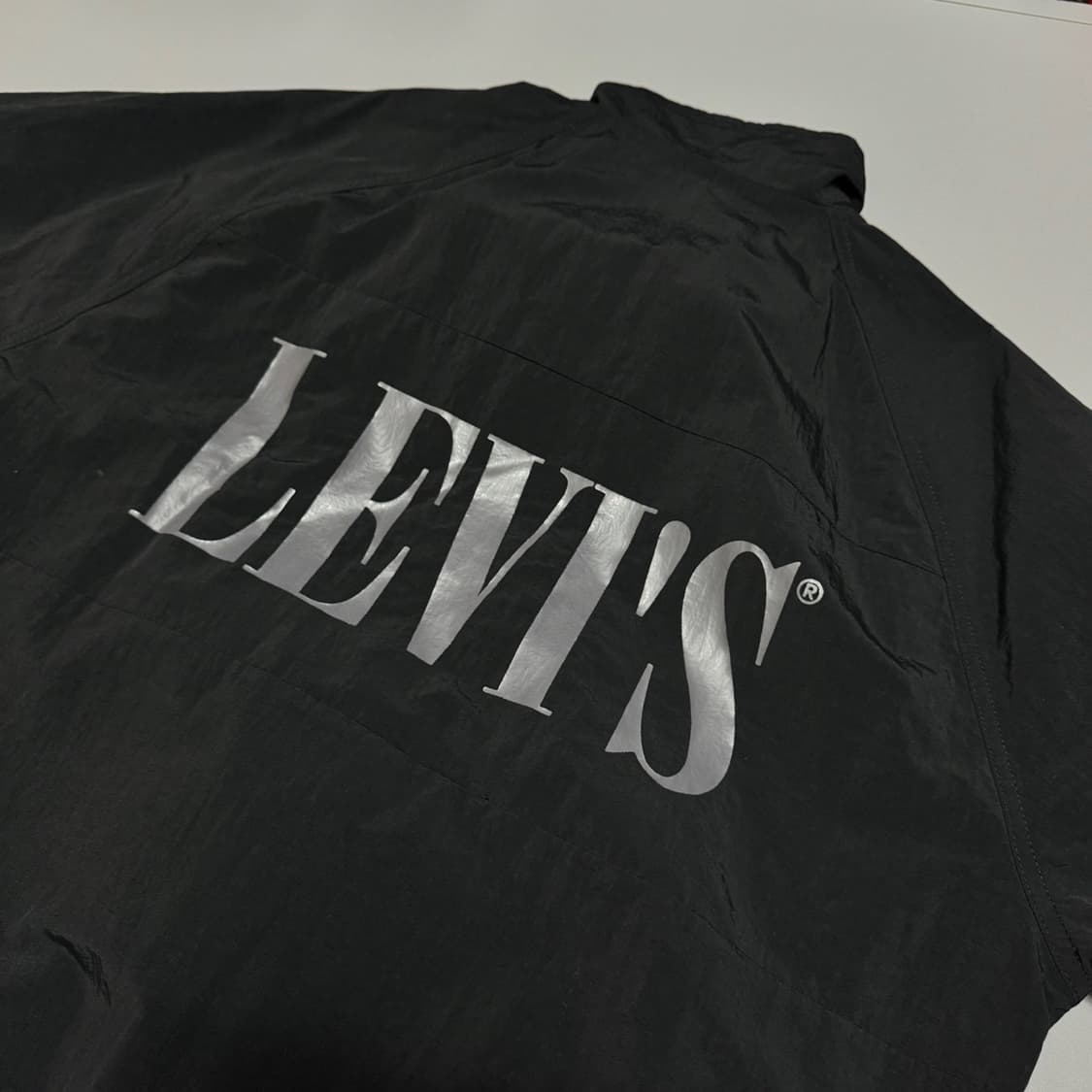 리바이스(Levi's) 블랙컬러 양면 프린트 로고 나일론 윈드브레이커 상품이미지6