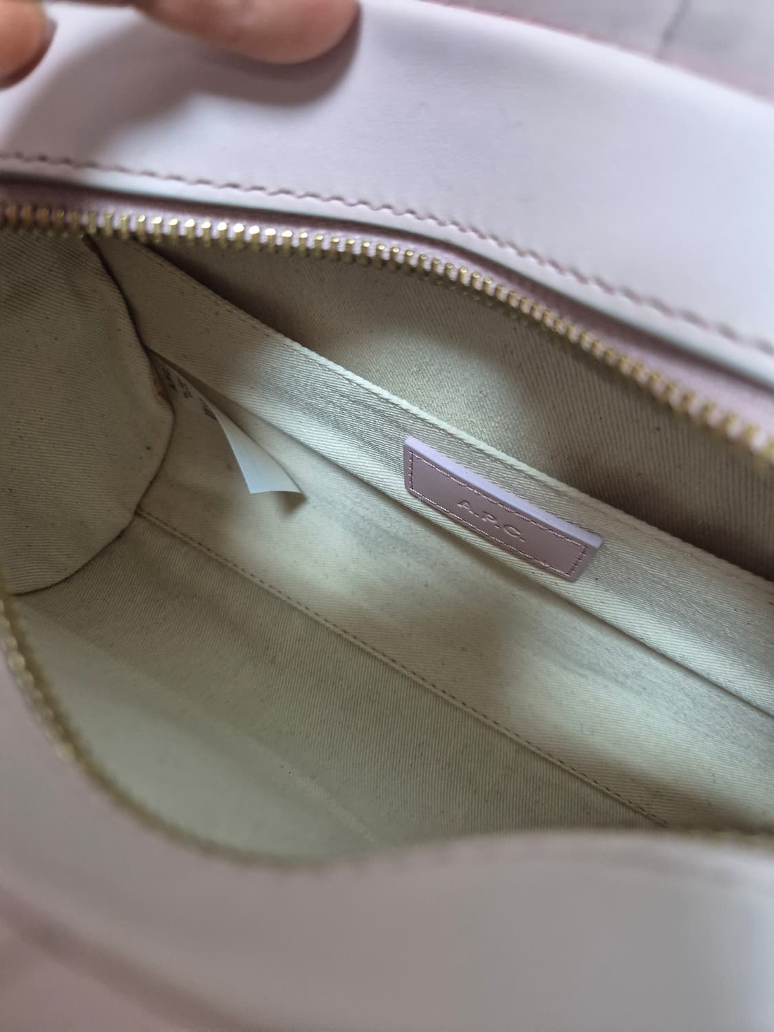 (정품) 아페쎄 A.P.C 하프문 크로스백 우유핑크 상품이미지6